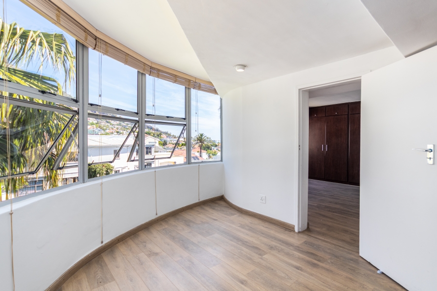 2 Bedroom Property for Sale in Sea Point Western Cape